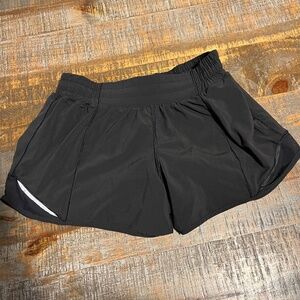 Lululemon size 6 black high-rise lined hotty hot shorts 2.5”